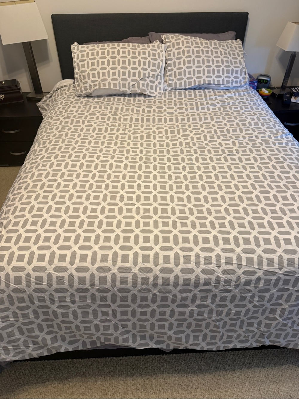 Crate&Barrel Queen/Full  Gray& White Geometric duvet cover & 4 pillow shams set